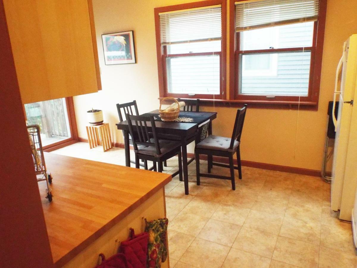 Comfortable 3 Bedroom Craftsman Bungalow In Milwaukee'S Bay View Neighborhood Zewnętrze zdjęcie